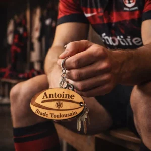 Porte-clés rugby personnalisé – Ballon ovale bois gravé – Prénom + équipe – Cadeau fan