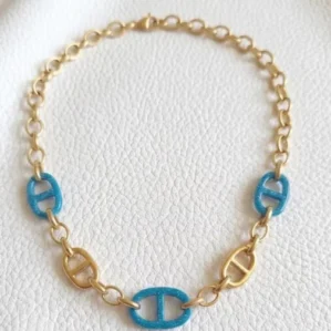 Collier Bleu Ciel – Maillons Grain de Café Résine Pailletée