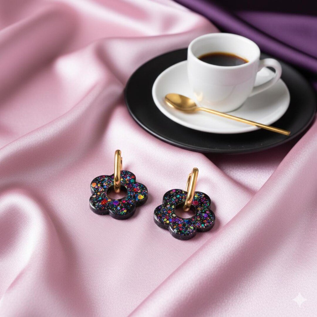 Boucles d’oreilles fleur noire paillettes holographiques – Boucles d'Oreilles Acier Inoxydable – bijou fait main Perlecatalane
