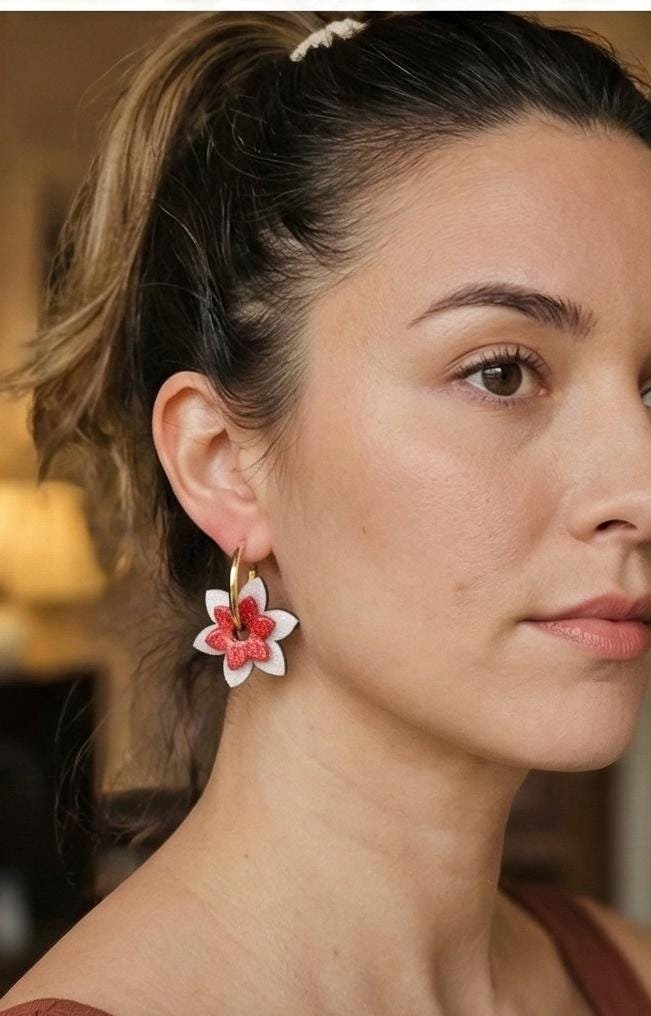 Boucles d'oreilles Créoles Fleurs Rouge et Blanc Irisé – Image 5