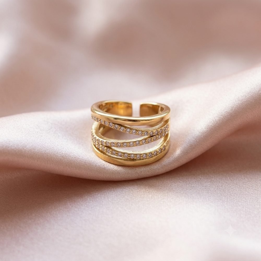 Bague Lou fantaisie acier inoxydable doré pavée de strass Perlecatalane
